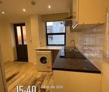 2 Bed Flat, High Street North, E6 - Photo 4