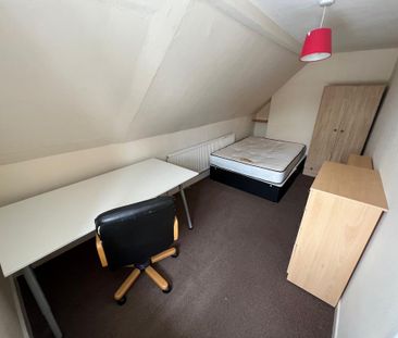 6 bedroom end of terrace house to rent - Photo 2