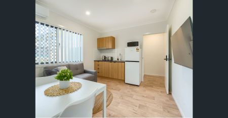 GROUND FLOOR STUDIO WITH PRIVATE COURTYARD – BILLS INCLUDED! - Photo 2