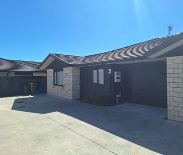 Cozy Unit in Frankton - 2 Bed, 1 Bath - Photo 5