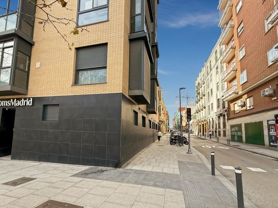 Piso de alquiler en Calle de la Infanta Mercedes, Cuatro Caminos - Azca - Photo 1