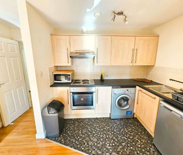 Victoria Crescent, Eccles, Manchester, M30 - Photo 3