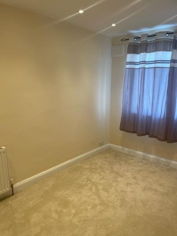 Room in a Shared House, Ilfracombe Gardens, RM6 - Photo 3