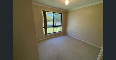 3 BEDROOM UNIT IN QUIET NEIGHBOURHOOD - Photo 3