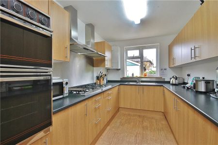 Marsh Lane, Addlestone, Surrey, KT15 1UN - Photo 5