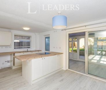 3 bedroom semi-detached house to rent - Photo 5