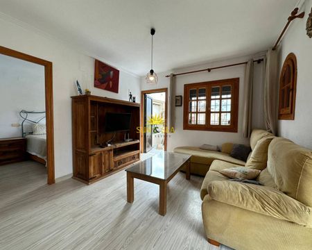 COZY FIRST FLOOR APARTMENT FOR RENT IN TORREVIEJA - ALICANTE PROVINCE - Photo 2