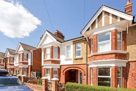 4 bedroom semi-detached house to rent - Photo 4