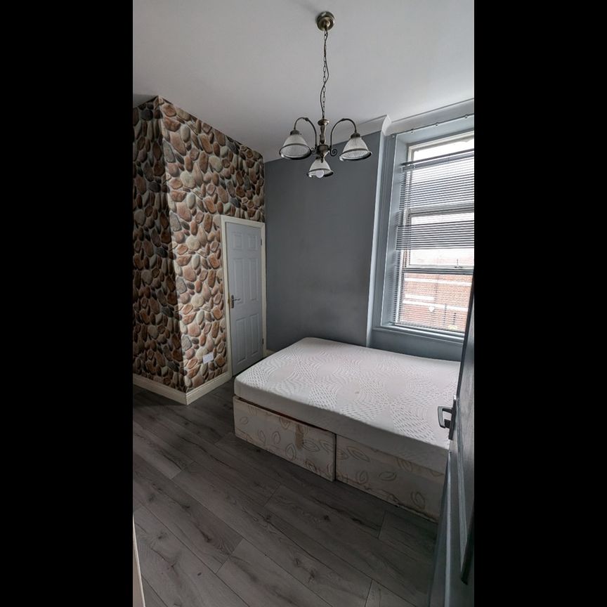 Room in a Shared House, Craven Park Road, NW10 - Photo 1