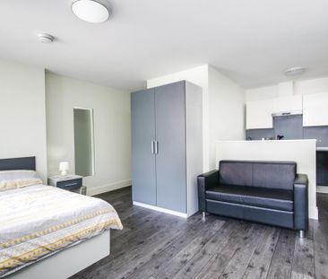 1 bedroom in a flat share to rent - Photo 4