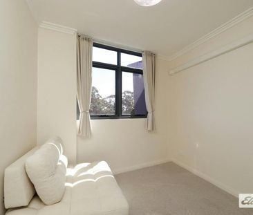 Furnished Spacious Two Bedroom Apartment - Photo 3