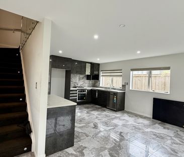 Modern 4-Bedroom, 3-Bathroom Townhouse in Mangere - Photo 6