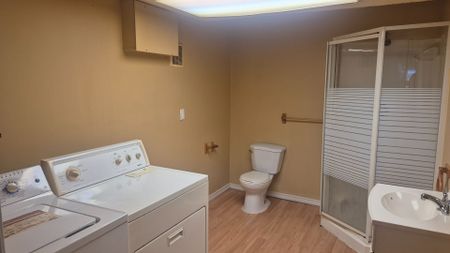 For Lease - 74 Queens Circle Unit# 5, Fort Erie, Ontario - Photo 2