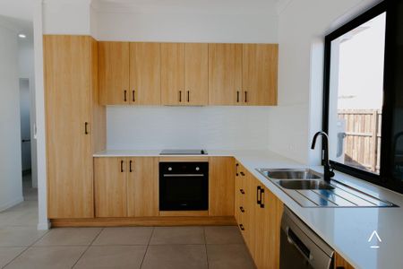 A selection of brand new 2 bed units for lease - 6 month lease term only *Initial access for inspections via Morgan Way - Photo 2