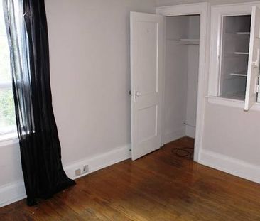 2 Bedroom Private entrance - Photo 2