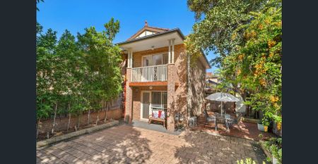 Oversized Spilt Level Townhouse - Photo 5