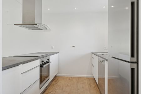 Moderne lejlighed med stor altan - Photo 4