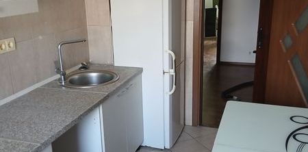 Inchiriez apartament 3 camere - Photo 2