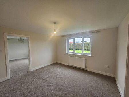 5 bedroom detached house to rent - Photo 2