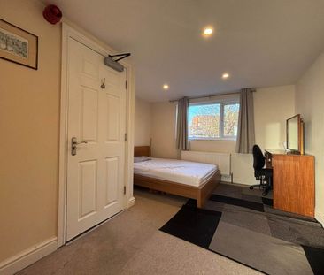 Portlands, Fairfields Avenue Bramley - Photo 2