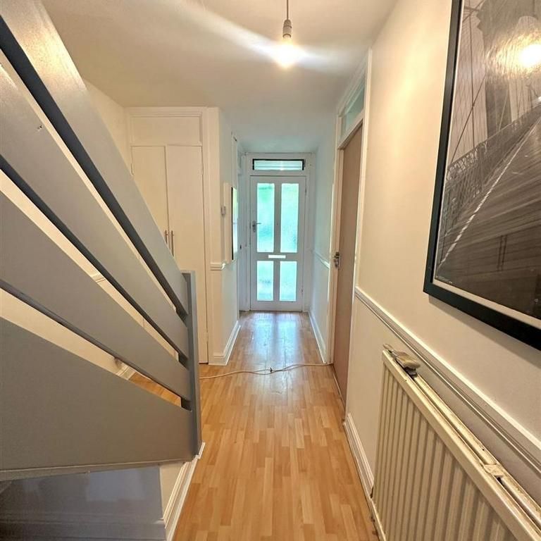 1 bedroom in a house share to rent - Photo 1