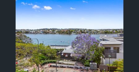 Stunning Corner Apartment with River Views in Teneriffe - Photo 3