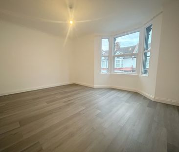 4 Bed Semi-Detached House, Valnay Street, SW17 - Photo 4