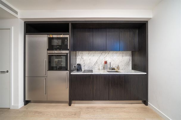 Columbia West Apartments, Biscayne Avenue, E14 - Photo 1