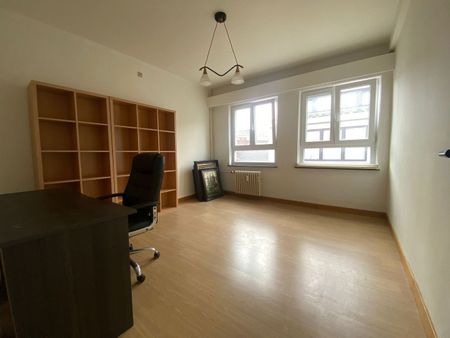 Ruim appartement pal in het centrum van Genk - Foto 4