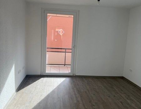 Frisch renoviert: zentrale 2-Zimmer-Wohnung - Photo 1