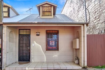 This 2 bedroom terrace is situated in a fantastic location - Photo 5
