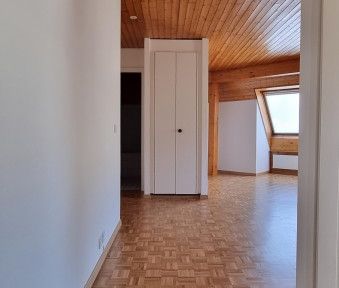 Magnifique appartement de 2.5 pièces dans les combles au 6ème étage. - Foto 2