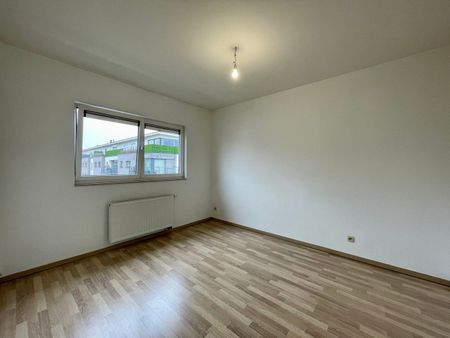 Te huur: appartement met 2 slaapkamers nabij het centrum van Halle. - Foto 2