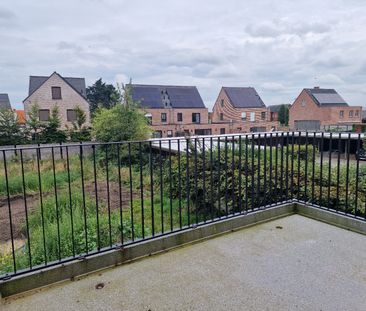 Nieuwbouwappartement op eerste verdieping met 2 slaapkamers, autostaanplaats en kelder - Photo 3