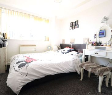 Available Early-to-Mid October | Allocated Parking | Balcony | Full... - Photo 3