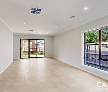 22 Zoe Lane, Officer - Photo 3