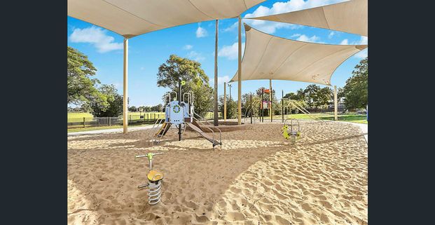 Immaculately presented family home - Photo 1