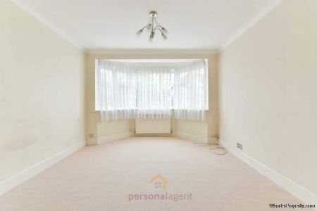 3 bedroom property to rent in Epsom - Photo 4