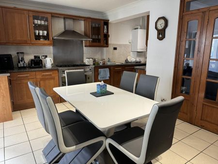 4 bedroom semi-detached house to rent - Photo 3