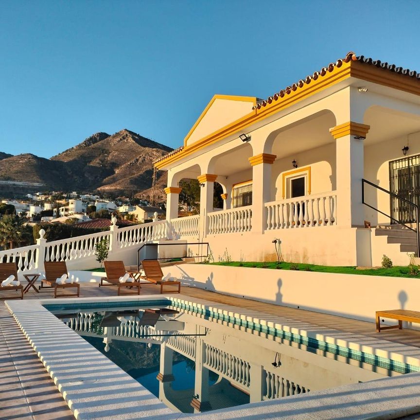 Casa en alquiler en Hospital Xanit, Benalmadena - Photo 1