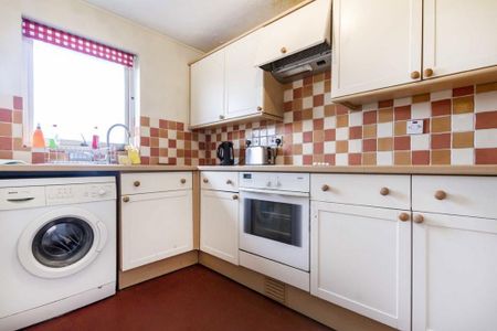2 bedroom flat to rent - Photo 5