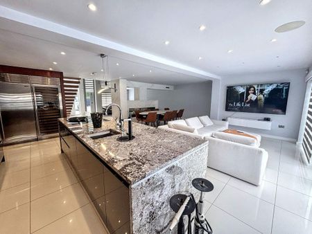 4 bedroom detached house to rent - Photo 2