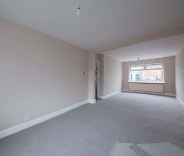 3 bedroom semi-detached house to rent - Photo 3