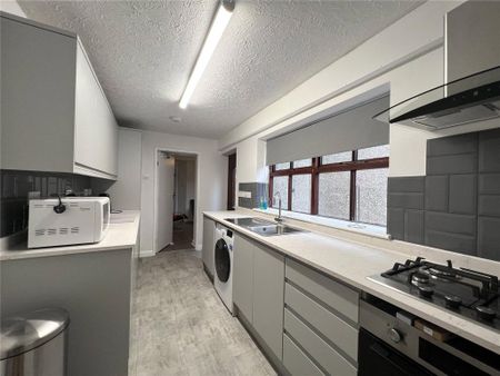 4 bedroom terraced house to rent - Photo 2