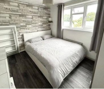 2 bedroom end of terrace house to rent - Photo 5