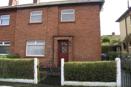 12 Chesham Parade, Ravenhill, BT68GR, Belfast - Photo 2