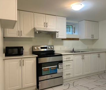 For Lease - 448 Elmwood Avenue, Richmond Hill, Ontario - Photo 6