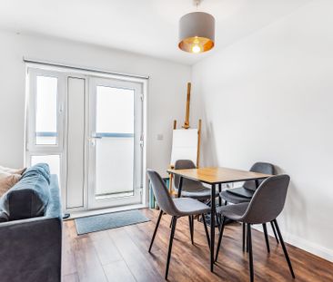 4 Lyons Way, SLough, SL2 flat to rent - Photo 2