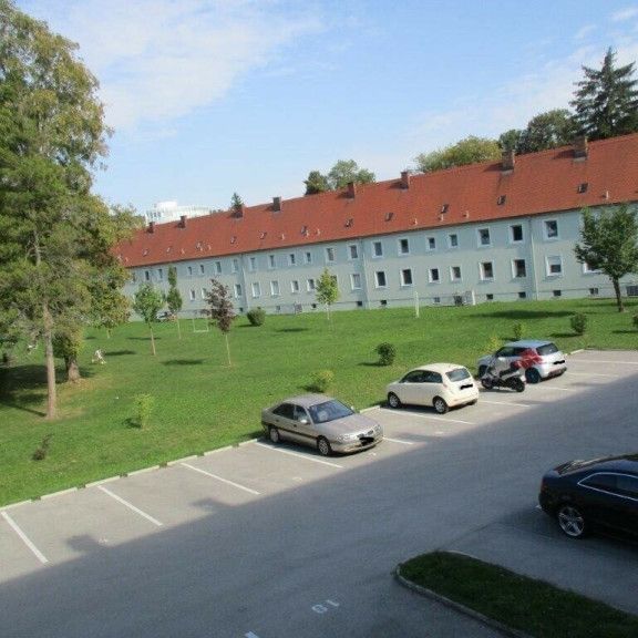 Der perfekte Neustart: hervorragende Lage zum kleinen Preis! Helle Single-Wohnung mit idealer Raumaufteilung am grünen Stadtrand in Steyr Münichholz! - Photo 2