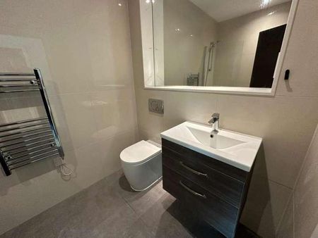 Slough, Berkshire, SL1 - Photo 4